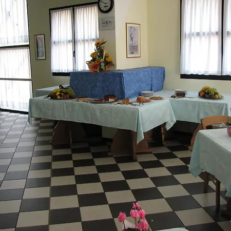 Hotel Flora 3*