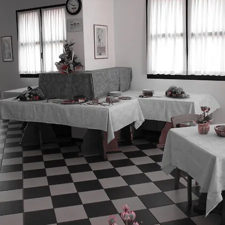 Hotel Flora 3*